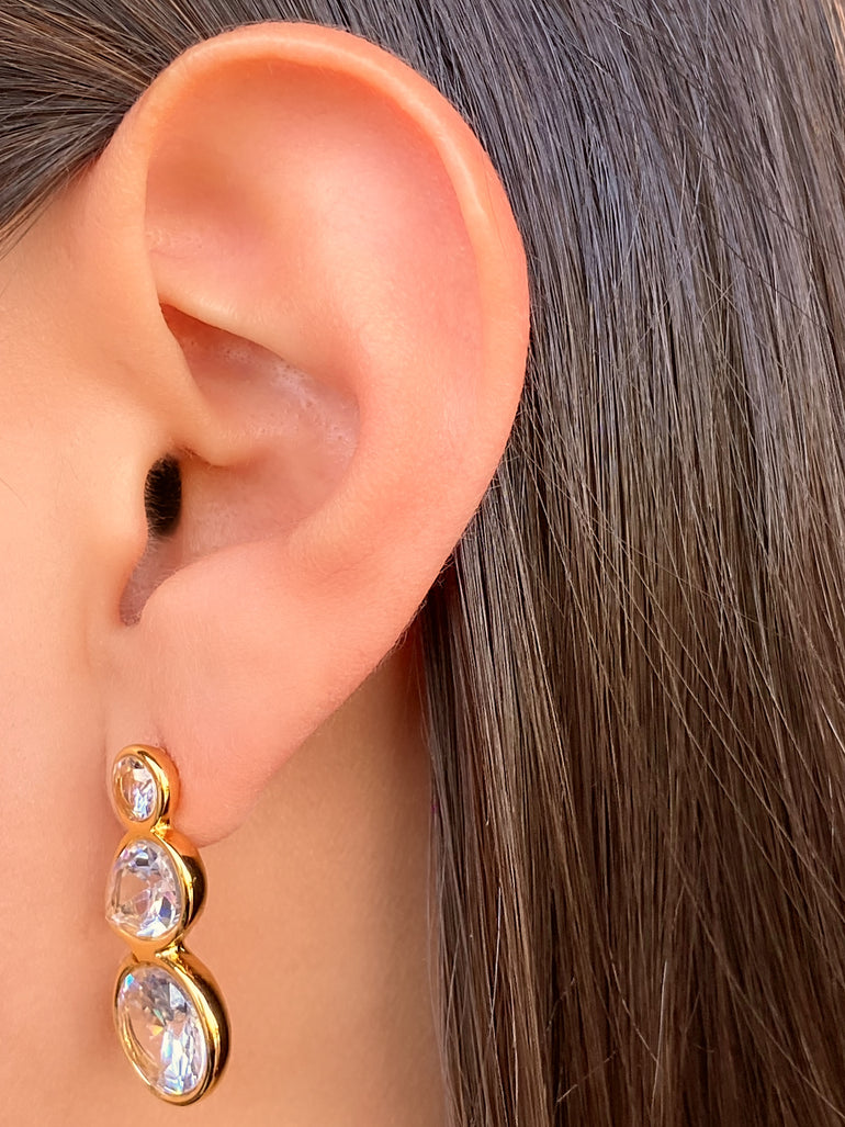 Par Arete Triple Zirconia Gota y Redonda