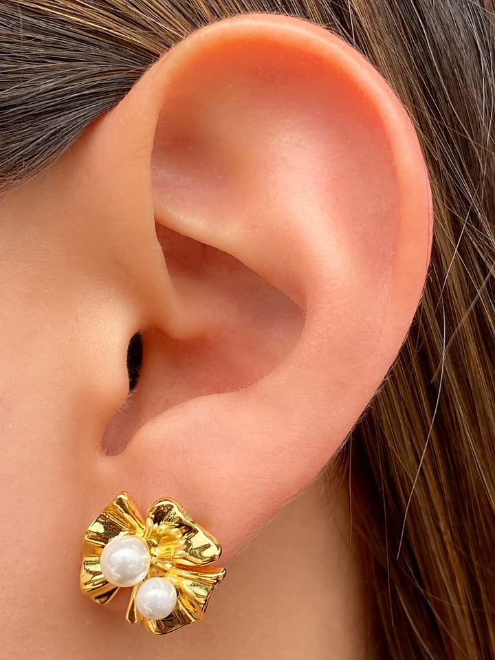 Par Arete Flor Con Dos Perlas