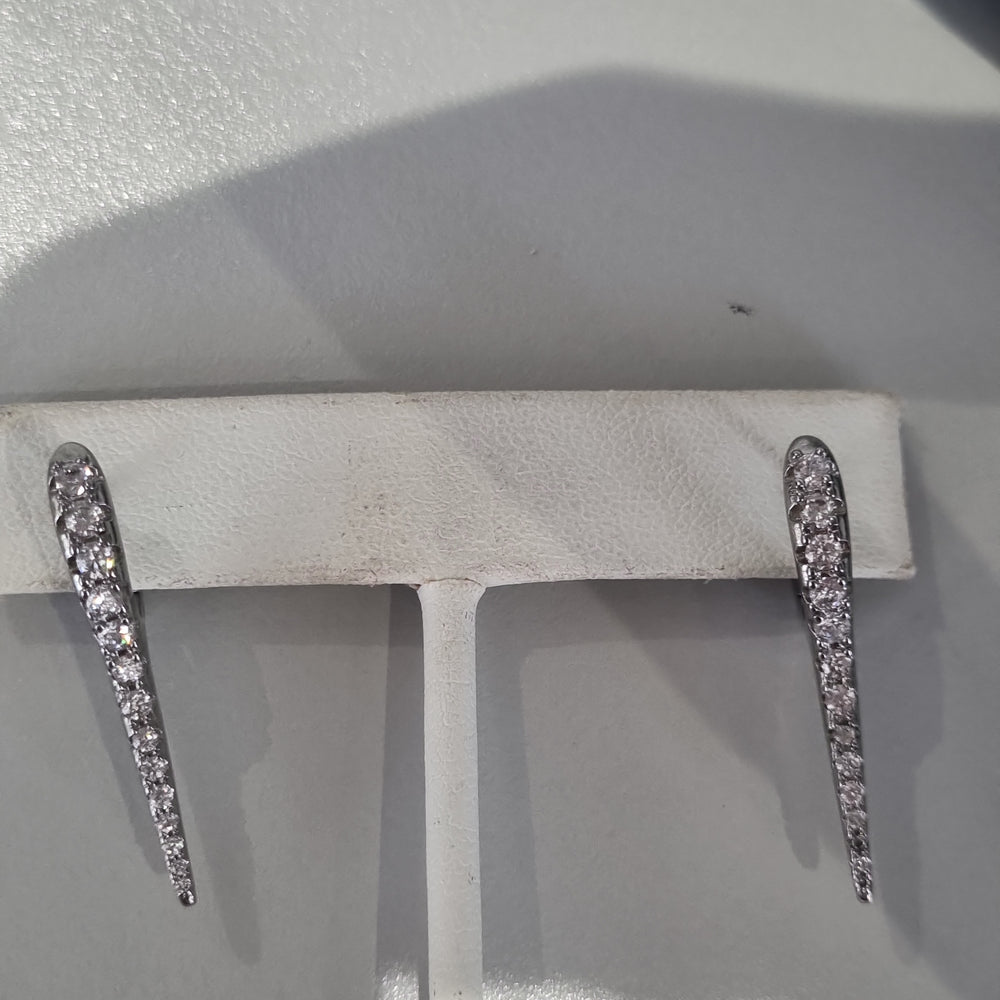 Par Arracada Pico con Zirconias 9 mm