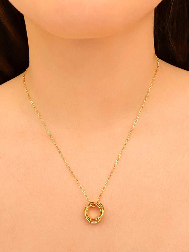 Collar Dorado Tres Circulos Entrelazados