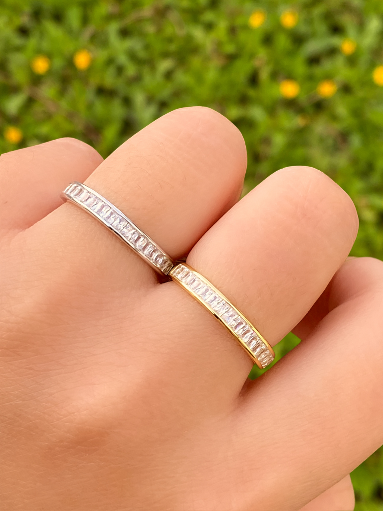 Anillo Con Zirconias Encapsuladas