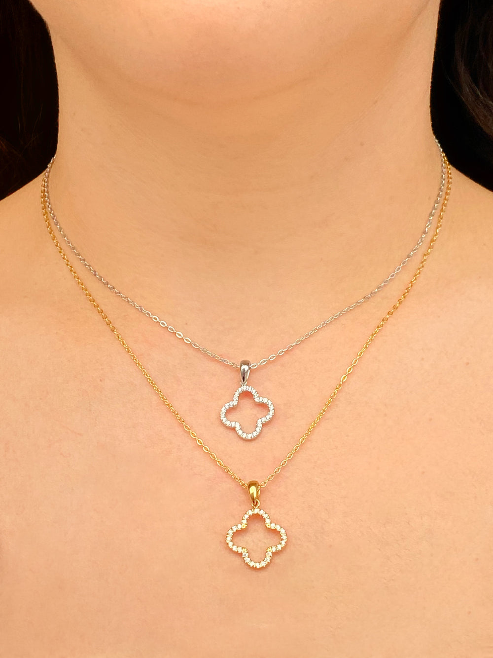 Collar Dije Contorno Trebol Zirconias