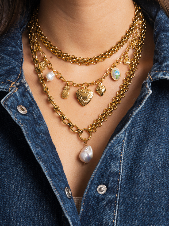 Collar Eslabon Ovalado Corazon Relicario y Frutas