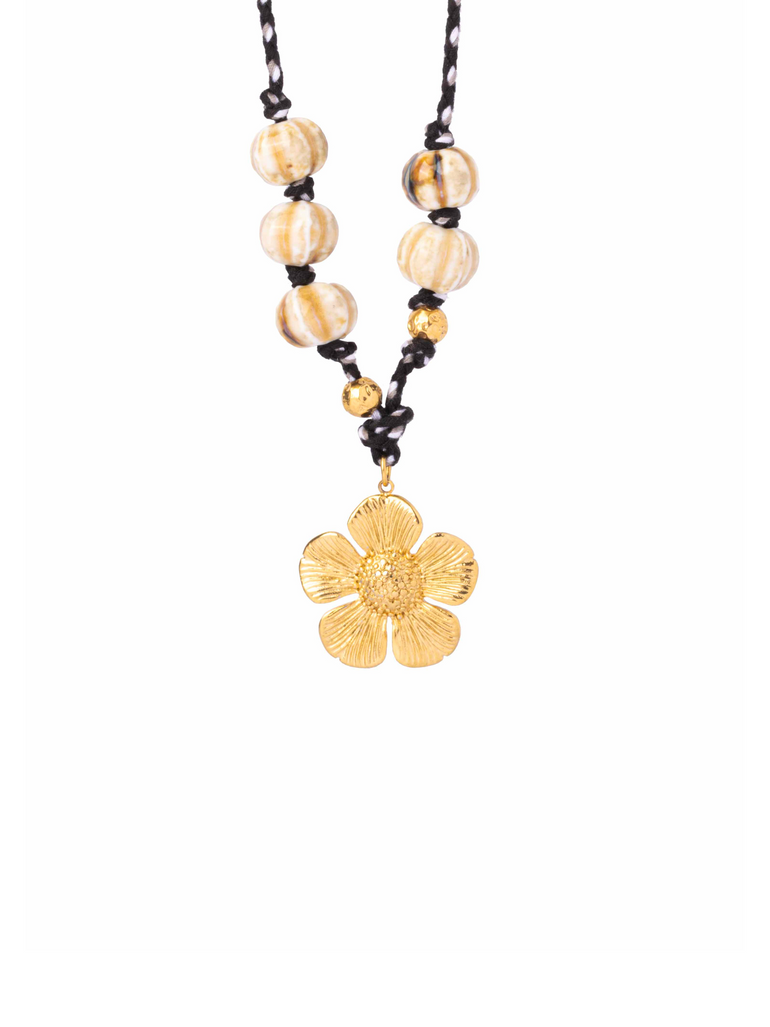 Collar Negro Con Dije Flor