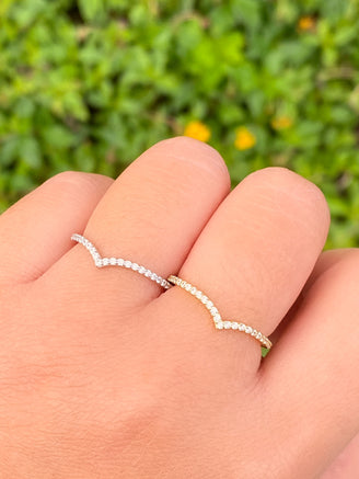 Anillo Forma V Zirconias y Bolitas