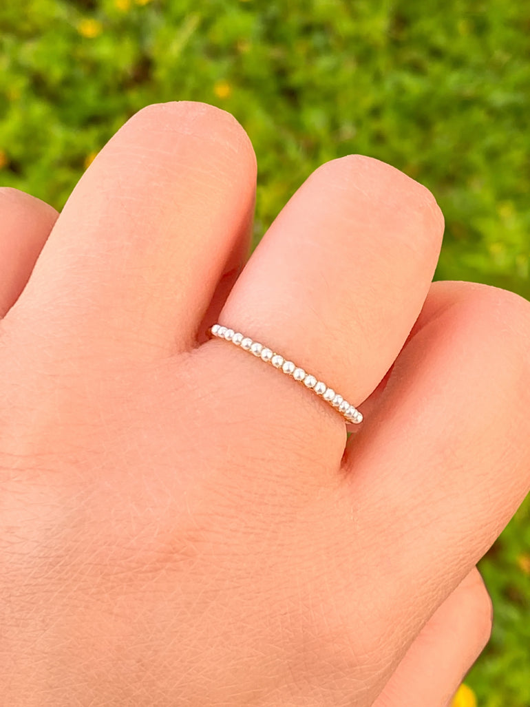 Anillo Delgado Con Perlitas