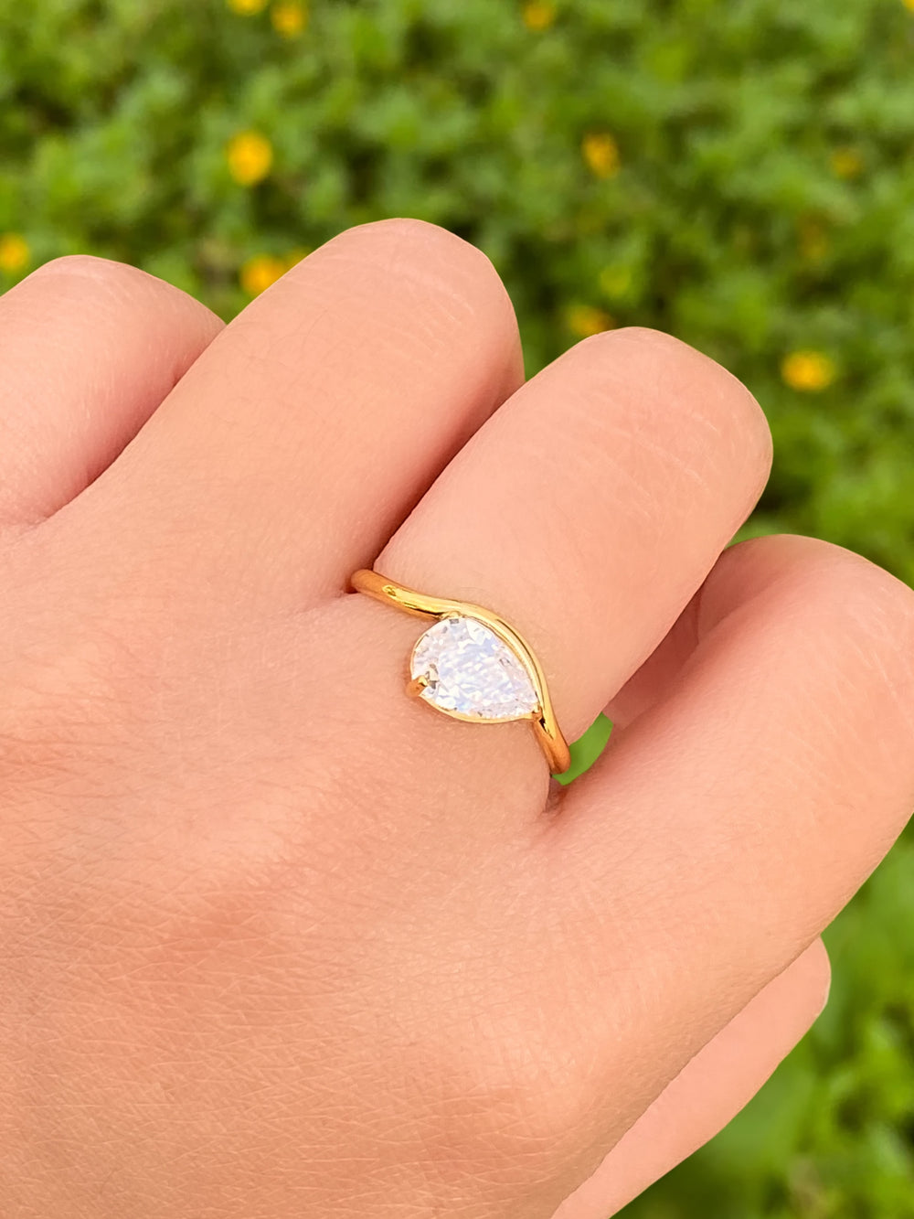Anillo Zirconia Ovalada Horizontal