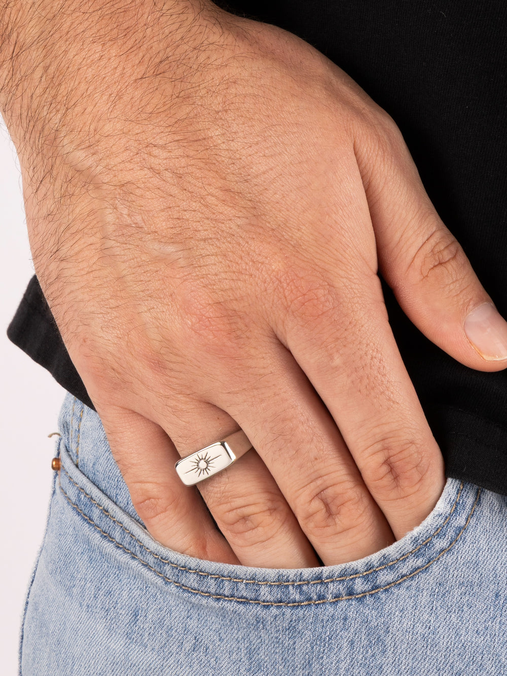 Anillo Sello Con Sol Grabado Plateado
