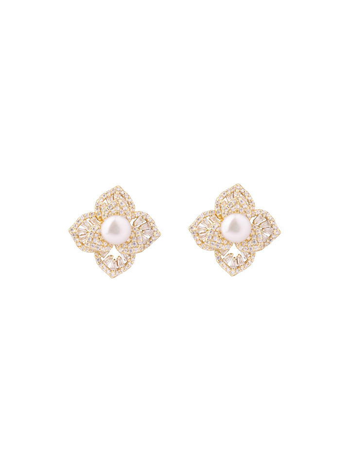 Par Arete Flor Cuatro Petalos Con Perla y Zirconias