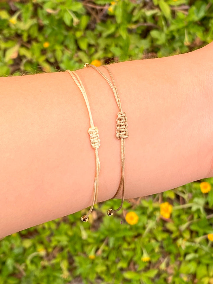 Pulsera Hilo Con Perlita y Dije