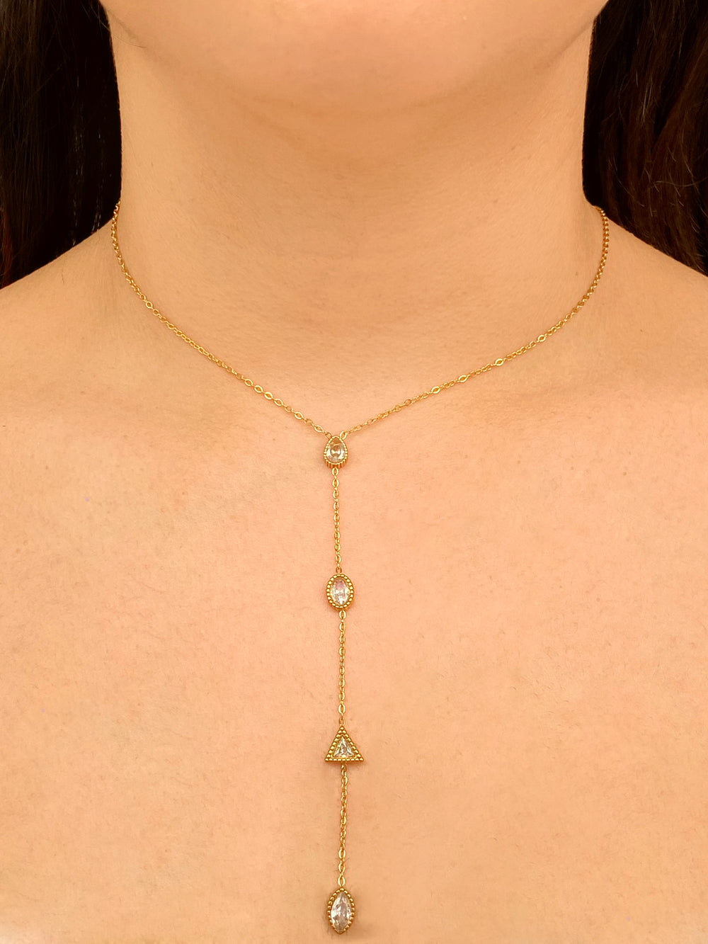 Collar Corbatin Con Zirconias Geometricas