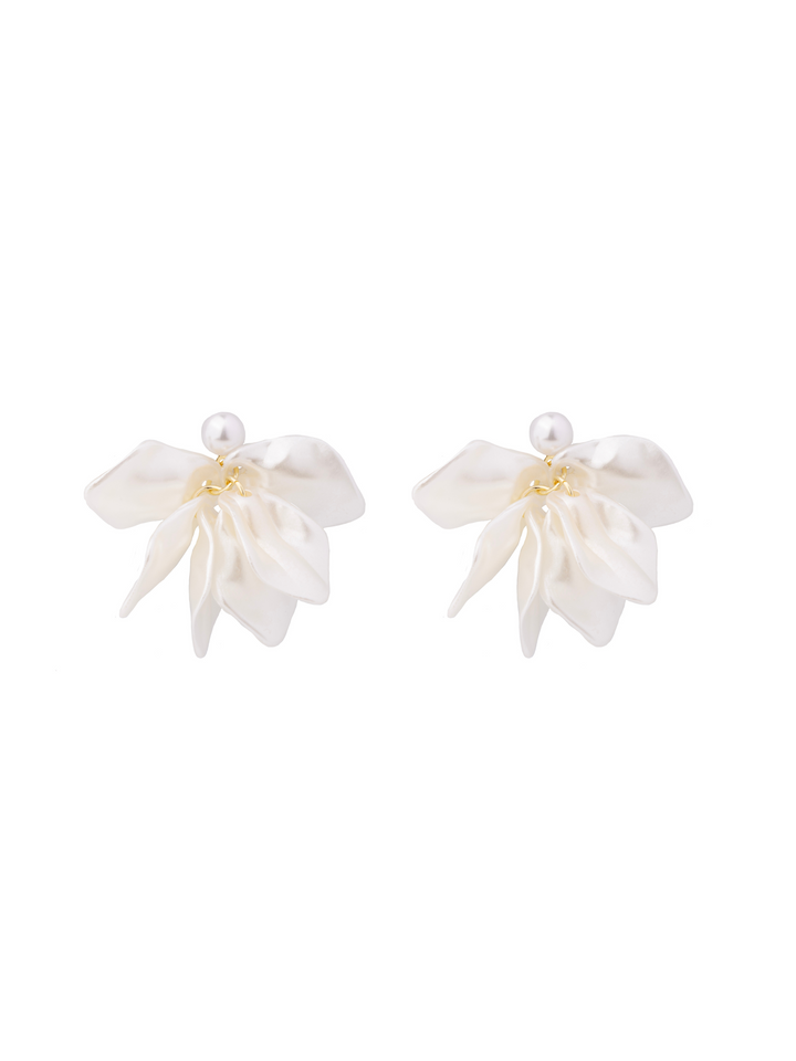 Par Arete Perla Con Petalos Flor Blancos