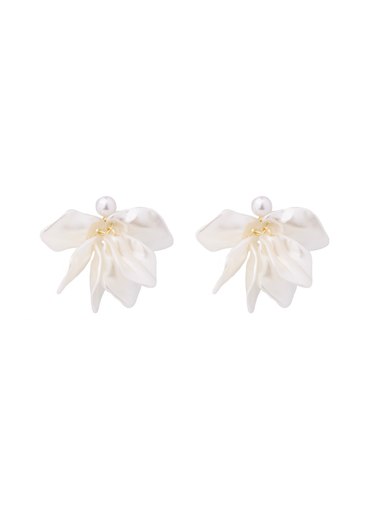 Par Arete Perla Con Petalos Flor Blancos