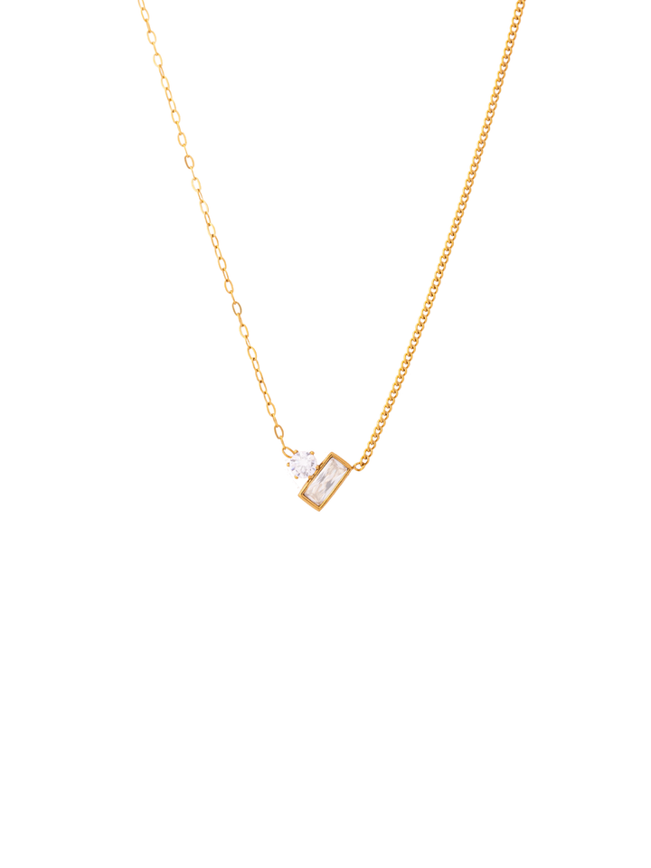 Collar Con Dije Rectangular Y Zirconia Redonda