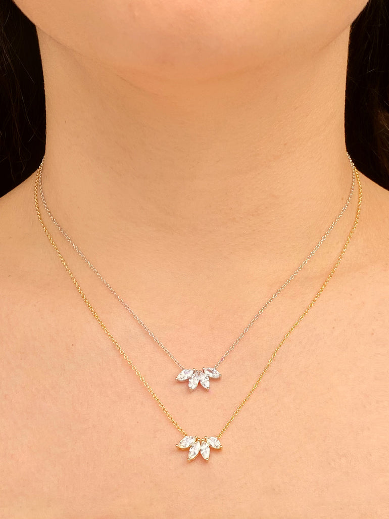 Collar Con Zirconias Petalo Abanico