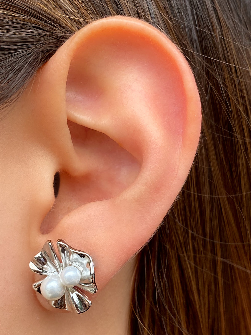 Par Arete Flor Con Dos Perlas