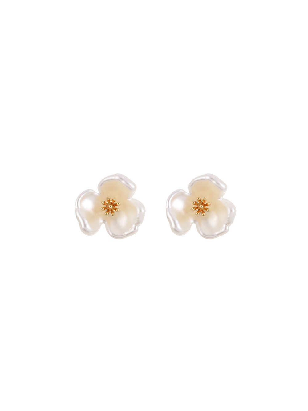 Par Arete Flor Blanca Tres Petalos