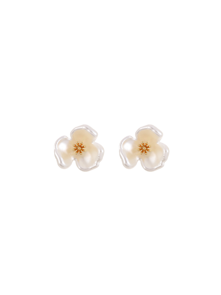 Par Arete Flor Blanca Tres Petalos