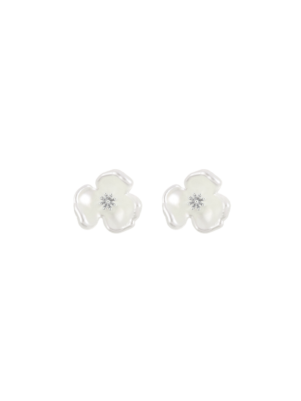 Par Arete Flor Blanca Tres Petalos