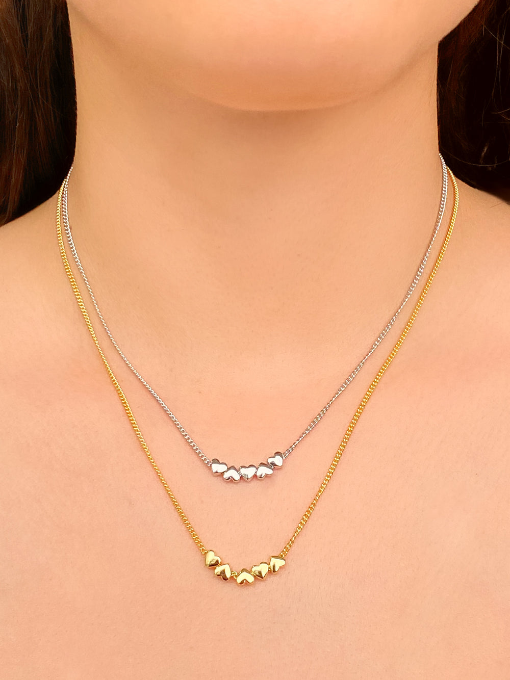 Collar Con Cinco Corazones Lisos