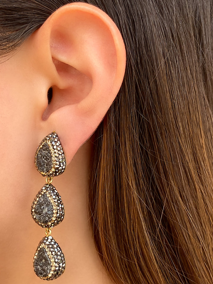 Par Arete Triple Gota Cuarzo Negro