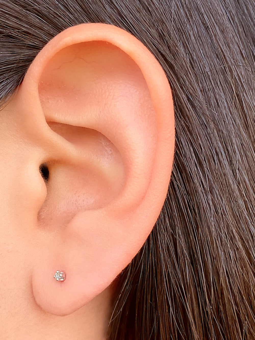 Arete Broquel Solitario Corte Round 0.6 Ct Diamante Natural