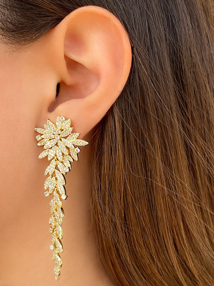 Par Arete Largo Flor Con Zirconias