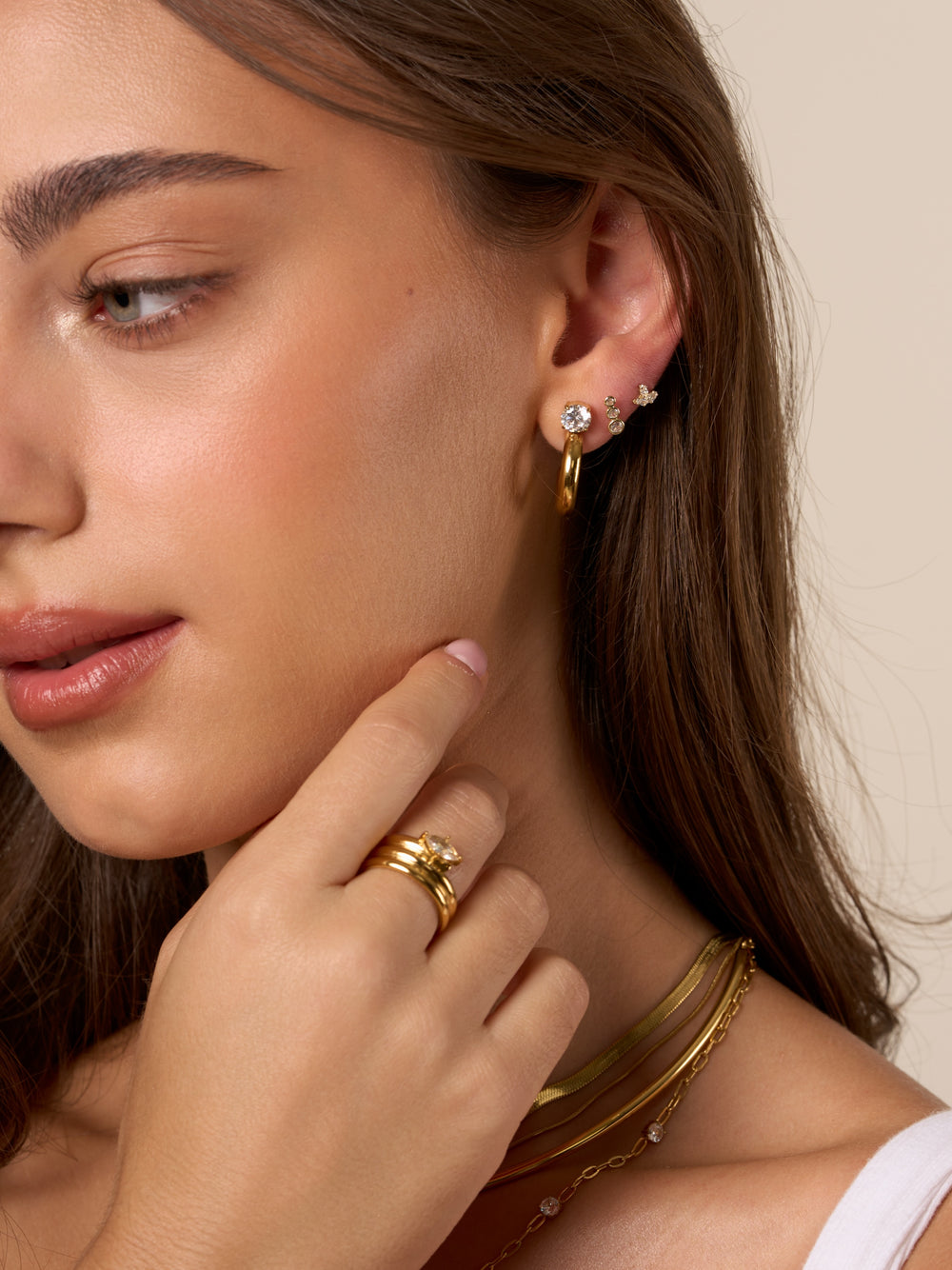 Broquel Linea Tres Zirconias Con Bisel Oro 14k