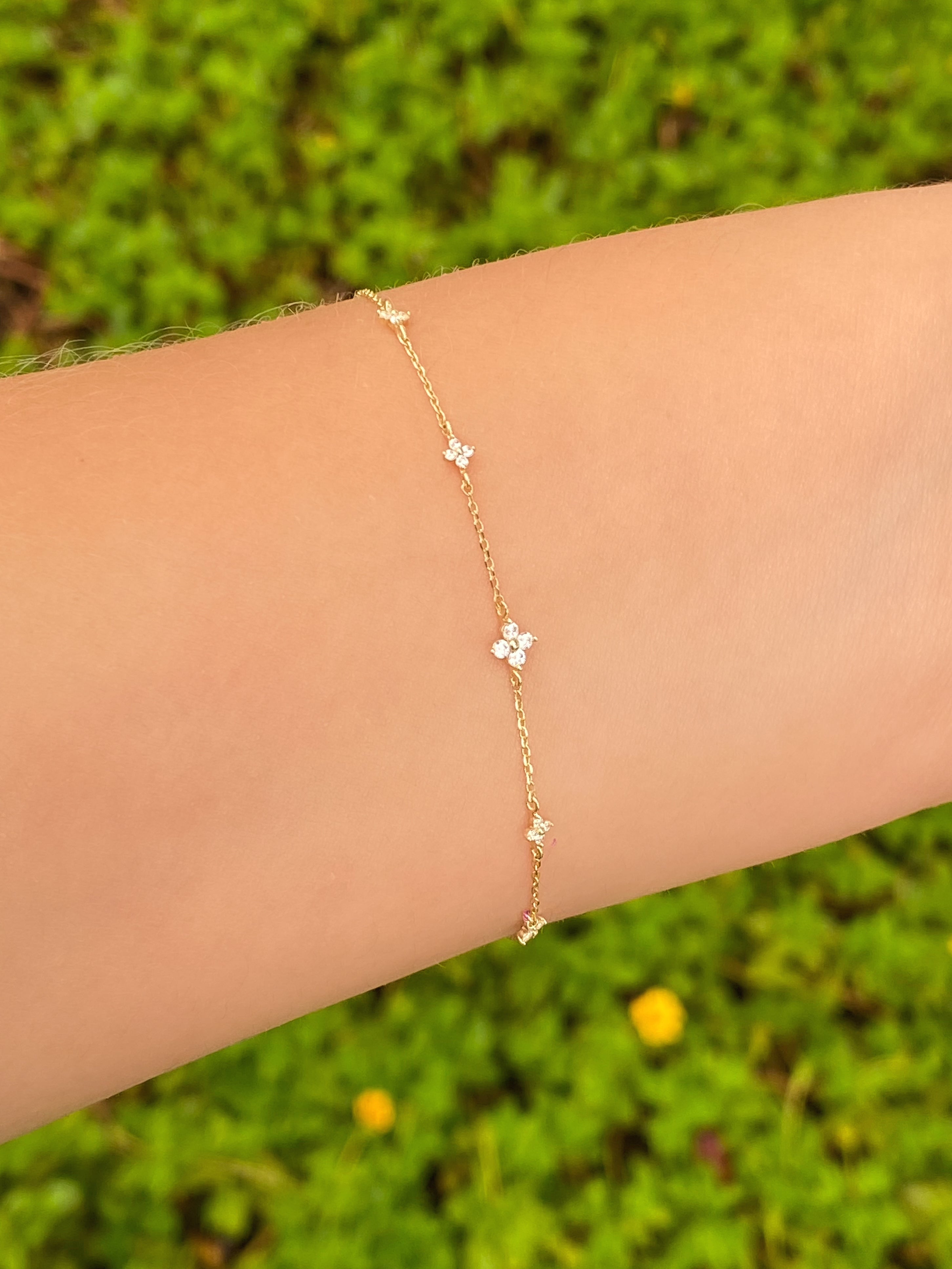 Pulsera Flores Zirconias Oro 10K