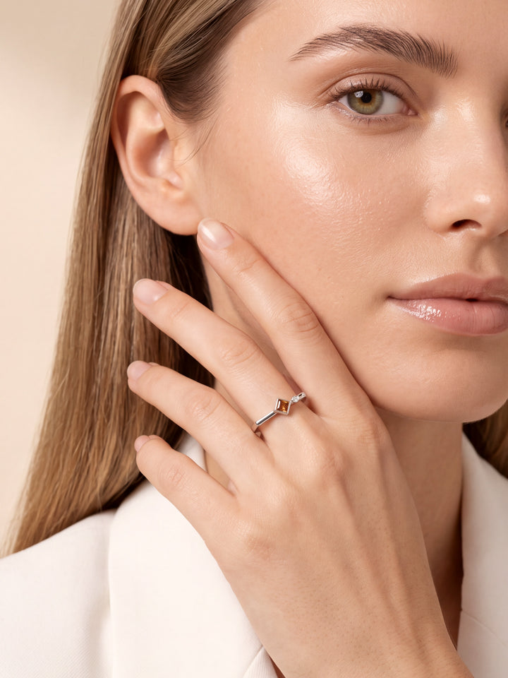 Anillo Rectangular Con Zirconia Birthstone