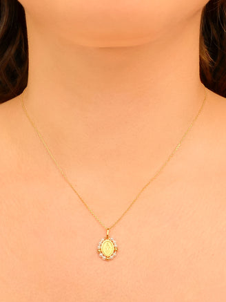 Collar Con Virgen Ovalada Con Perlitas Oro 14k