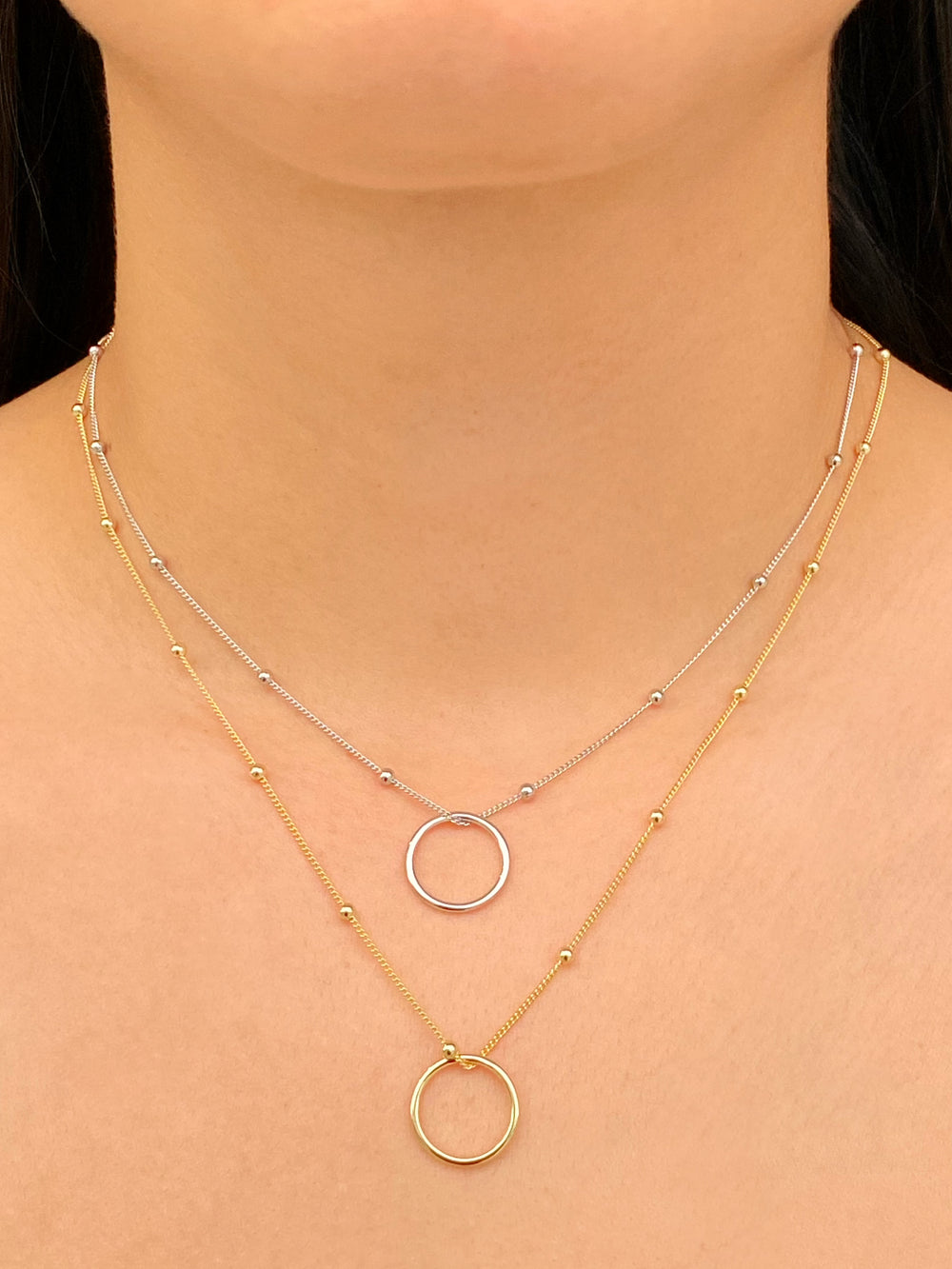 Collar Bolitas Con Dije Contorno Circulo