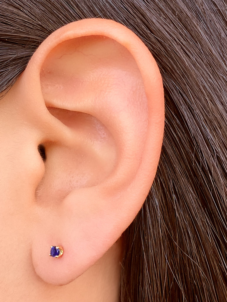 Arete Broquel Solitario Corte Round 0.05 Ct Zafiro Natural