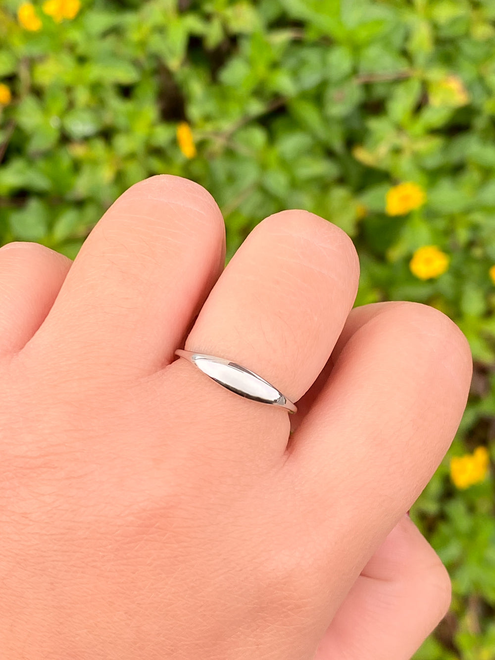 Anillo Plateado Delgado Con Sello