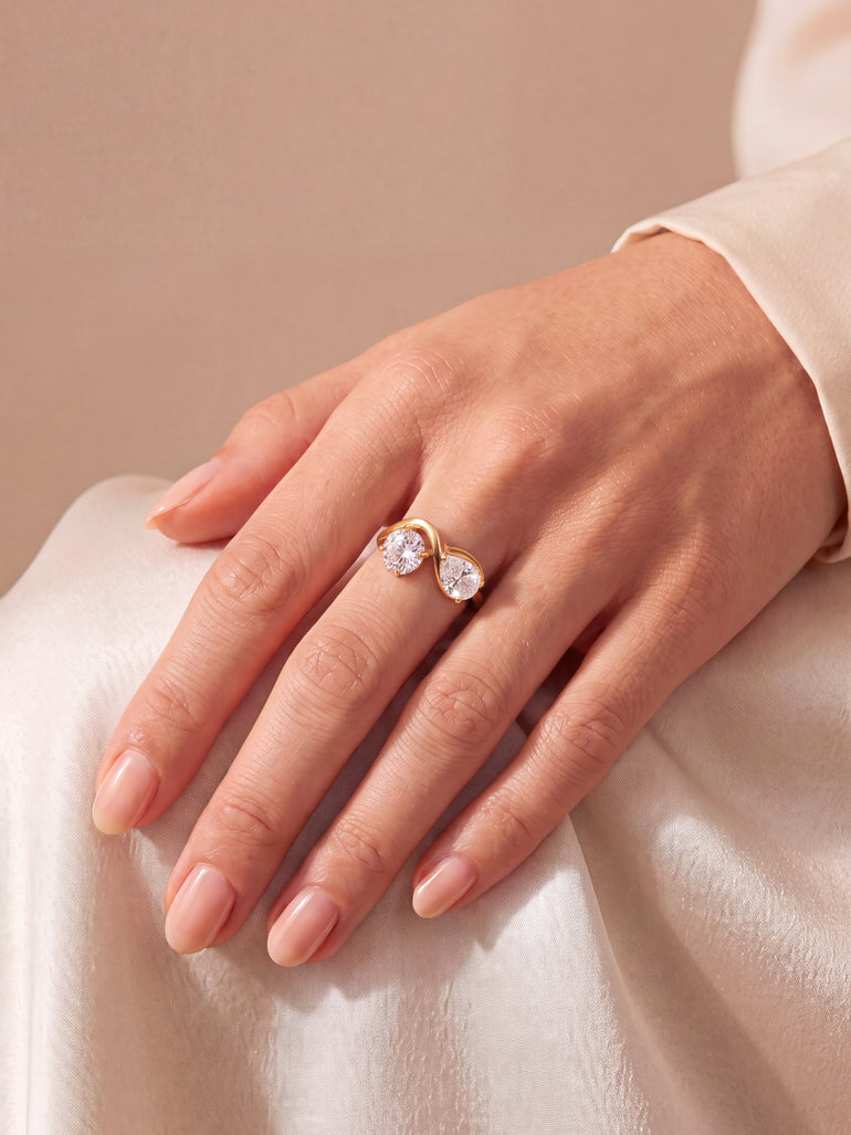 Anillo Curva Con Zirconias Gota Y Redonda