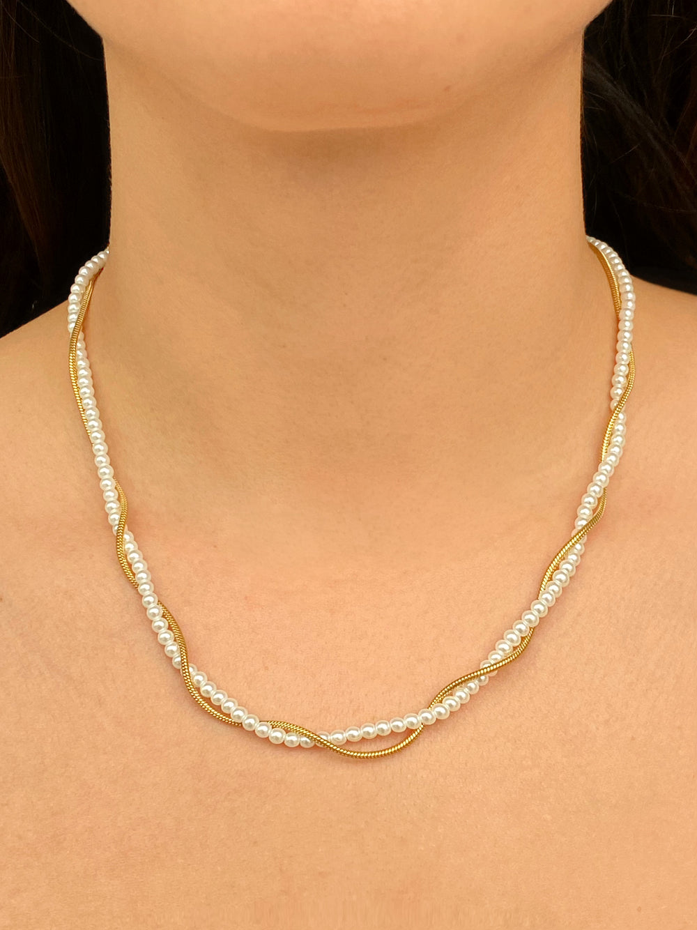 Collar Torcido Perlitas y Delgado