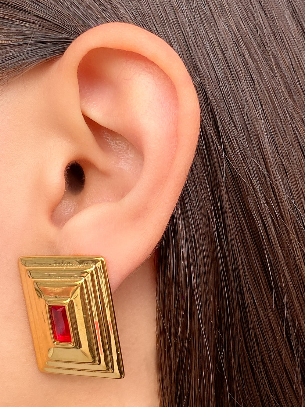 Par Arete Rectangular Con Zirconia Roja