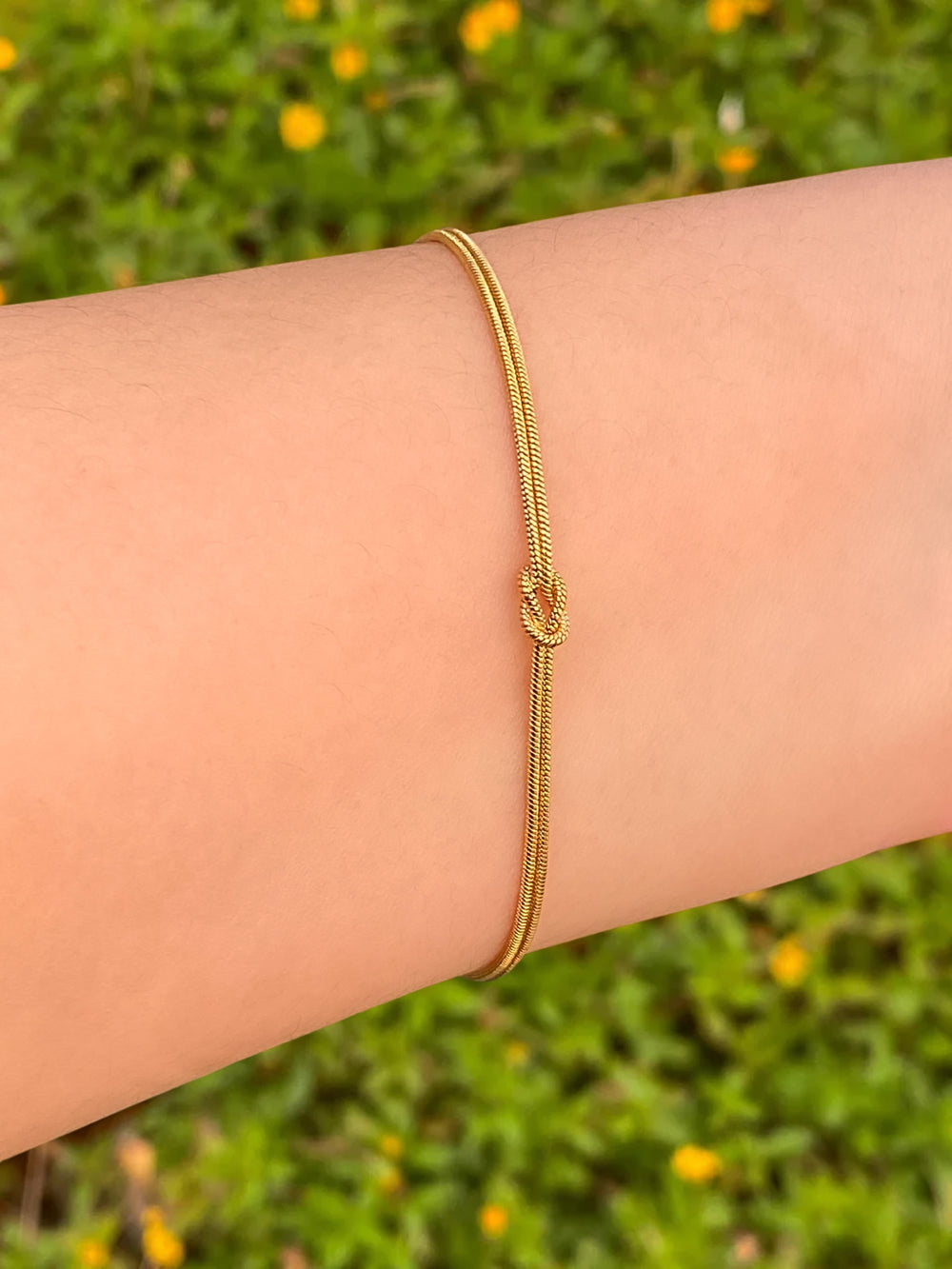 Pulsera Doble Delgada Con Mini Nudo