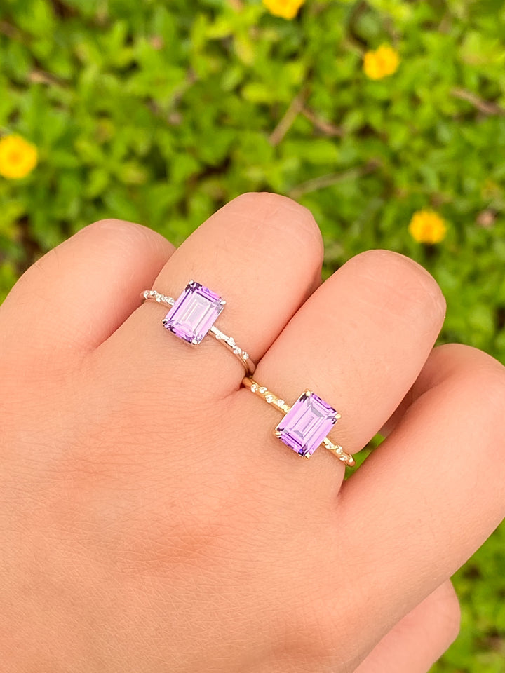Anillo Con Piedra Rectangular Morado Y Zirconias