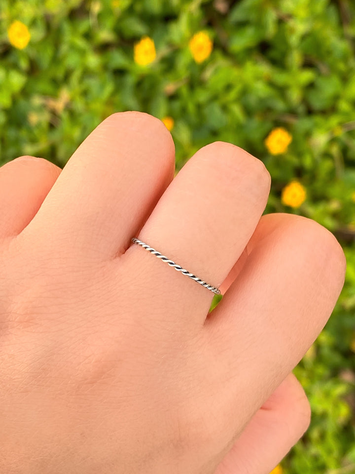 Anillo Delgado Ajustable Trenzado