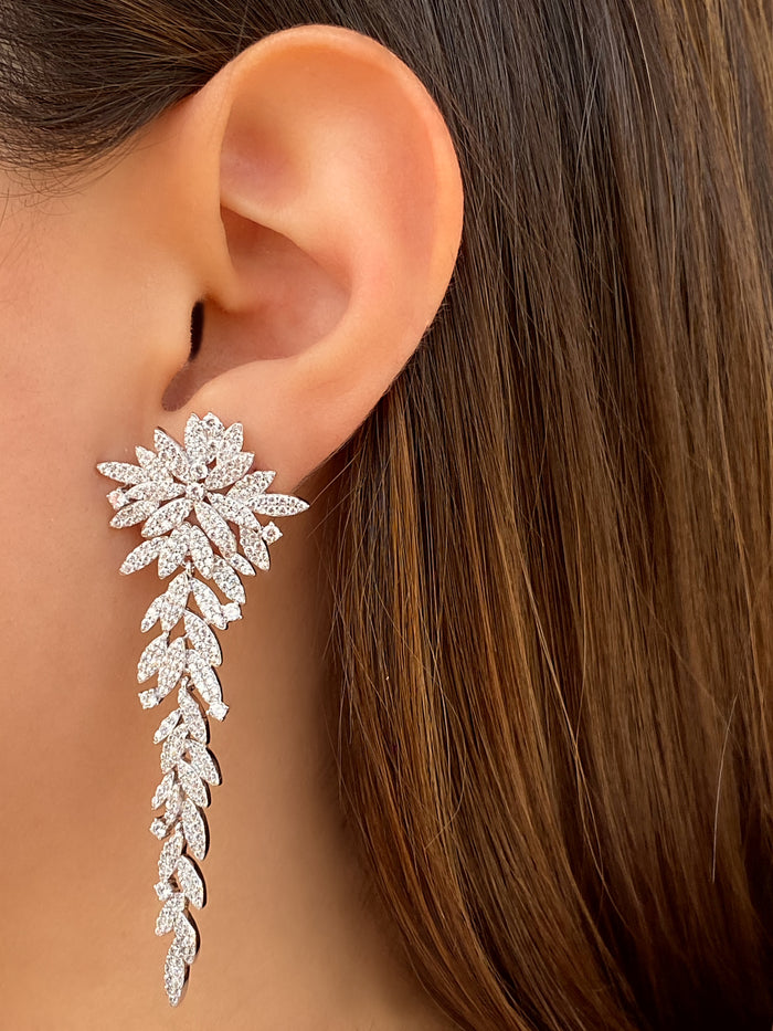 Par Arete Largo Flor Con Zirconias