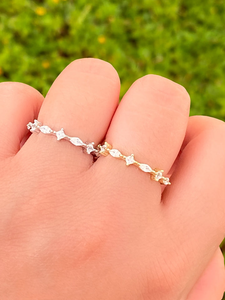 Anillo Con Zirconias Ovaladas Y Rombos