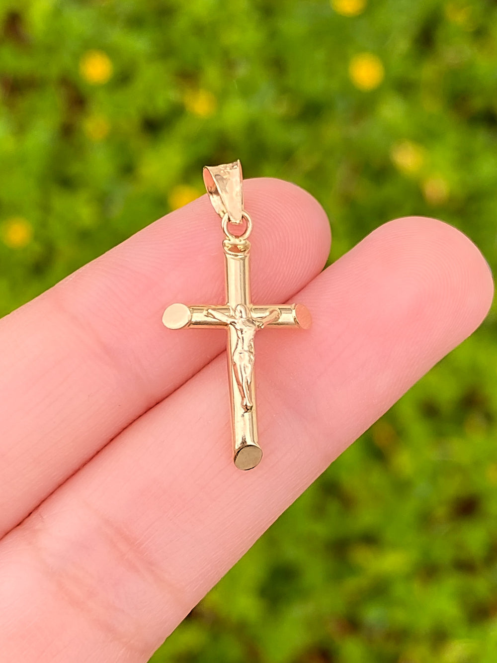 Dije Crucifijo Chico 22 mm Oro 14k