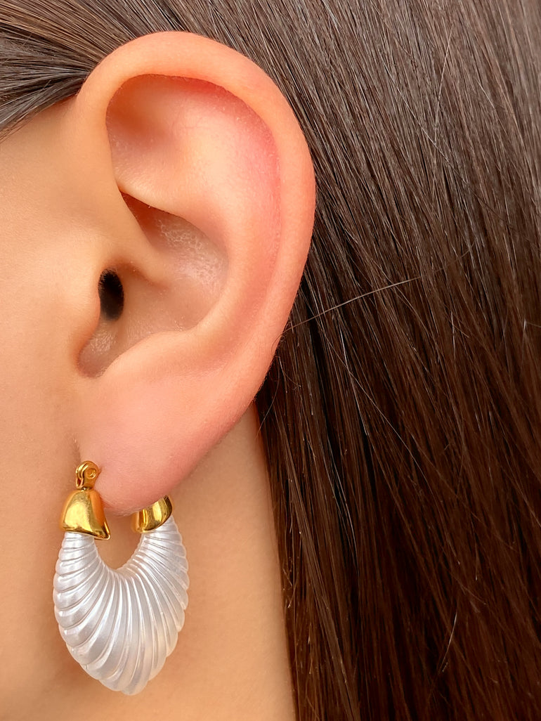 Par Arracada Forma V Perla Con Lineas