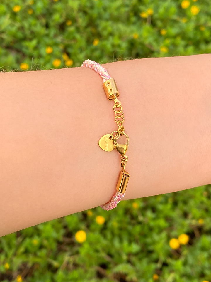 Pulsera Rosa Con Dijes Labial, Durazno y Perla