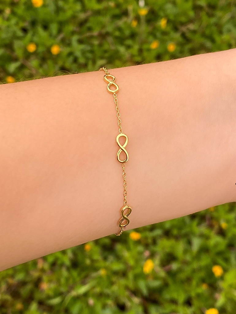 Pulsera Con Infinitos