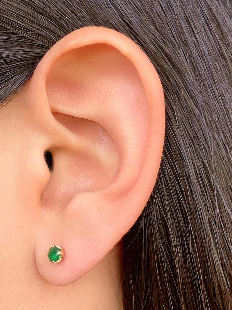 Arete Broquel Solitario Corte Round 0.27 Ct Esmeralda Natural