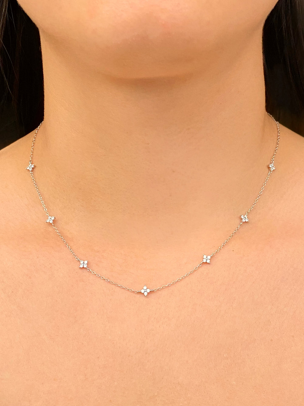 Collar Con Flores Cuatro Petalos Zirconias