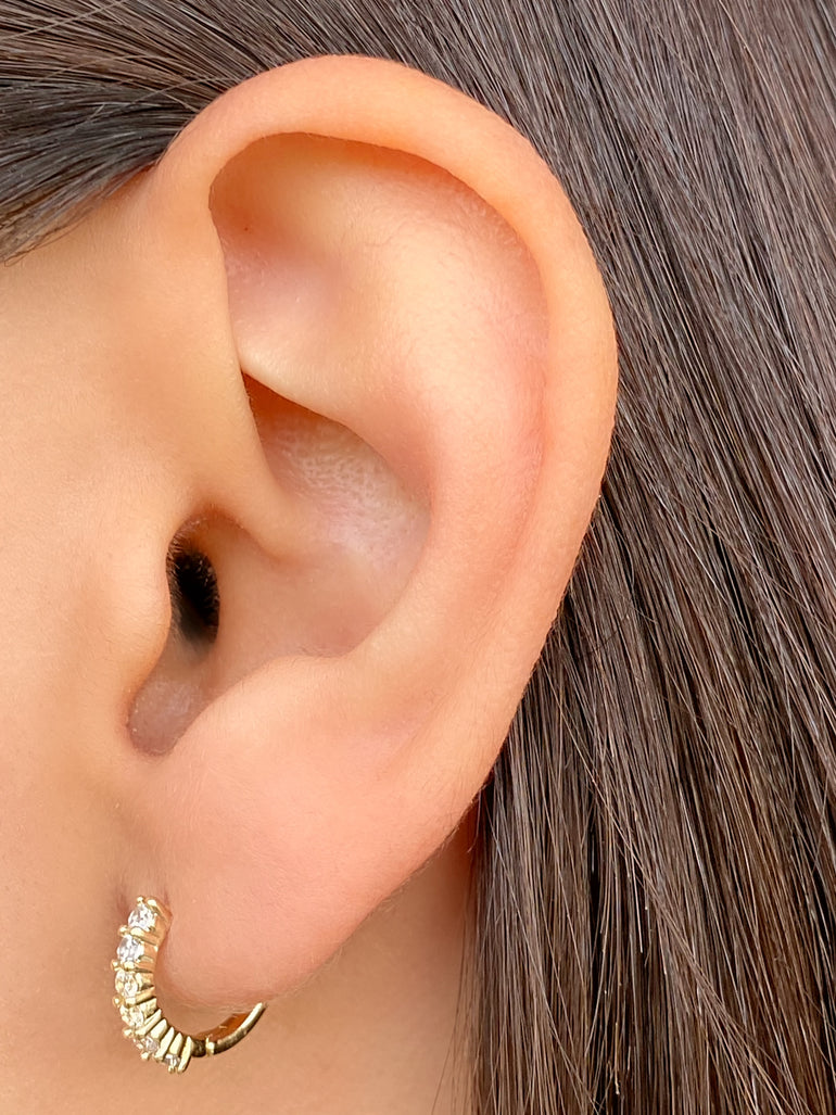 Par Arracada Seis Zirconias 13 mm