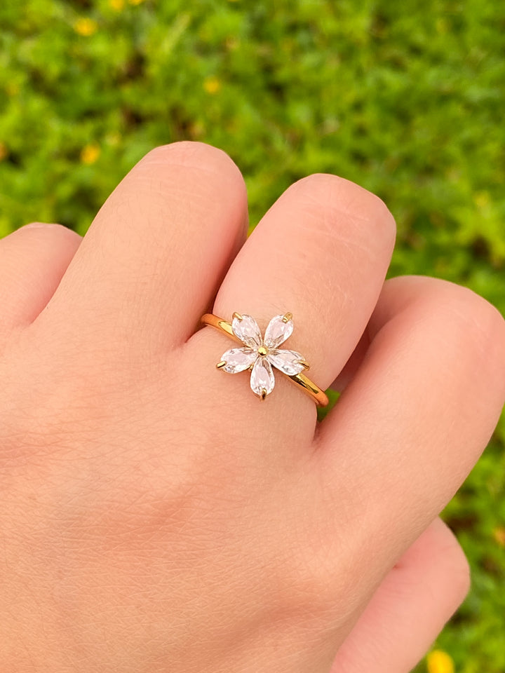 Anillo Flor Cinco Petalos Zirconia